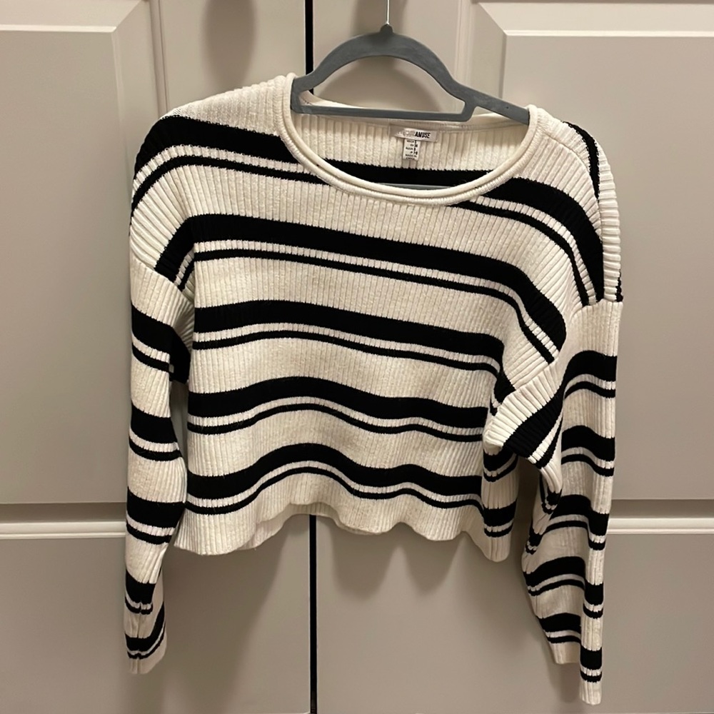 NWOT Amuse Black And White Small Sweater. 💕